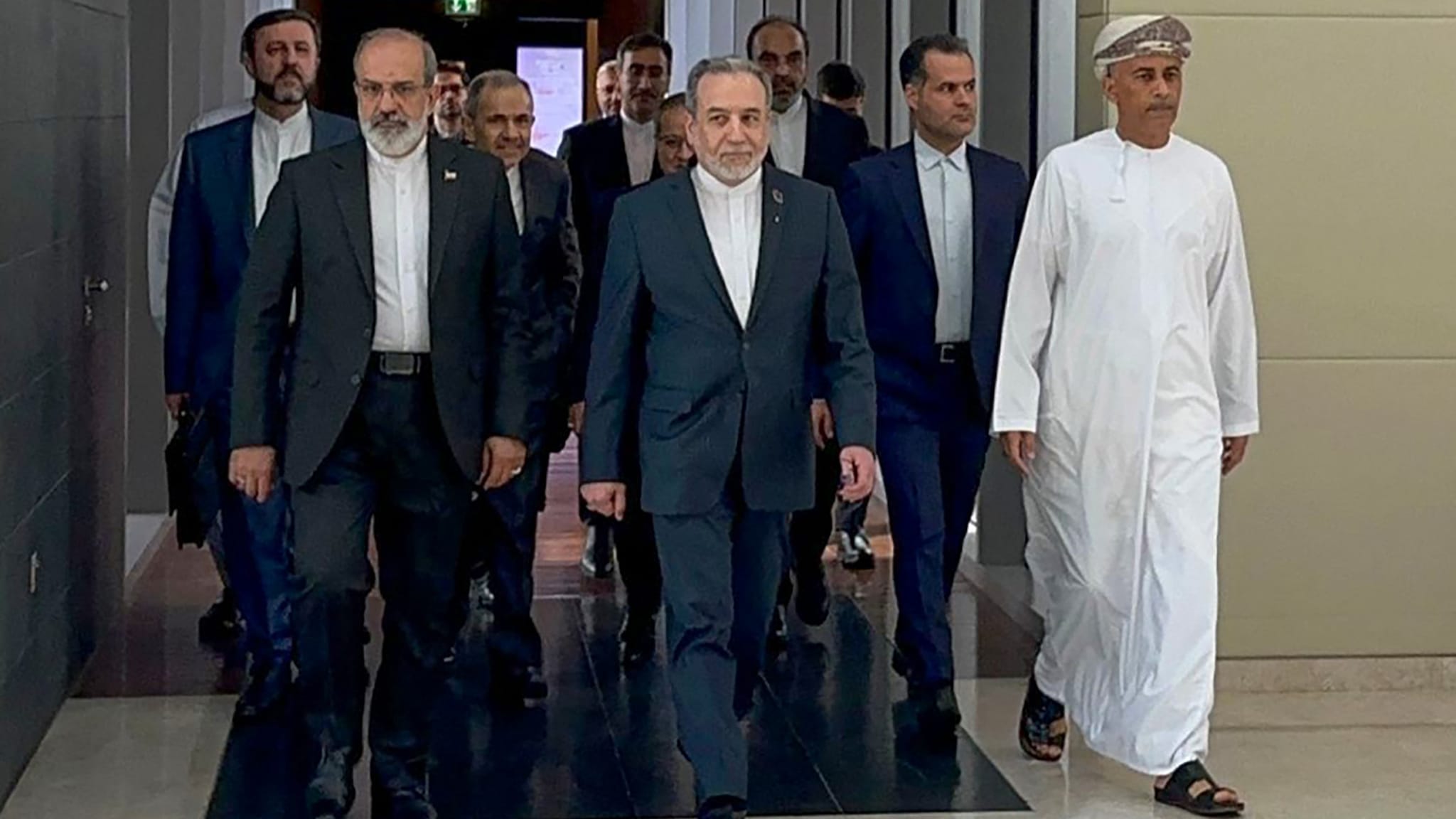 وردەکاریی لەبارەی دانوستاندنەکانی نێوان ئێران و ئەمریکا؛ چی ڕوویدا؟