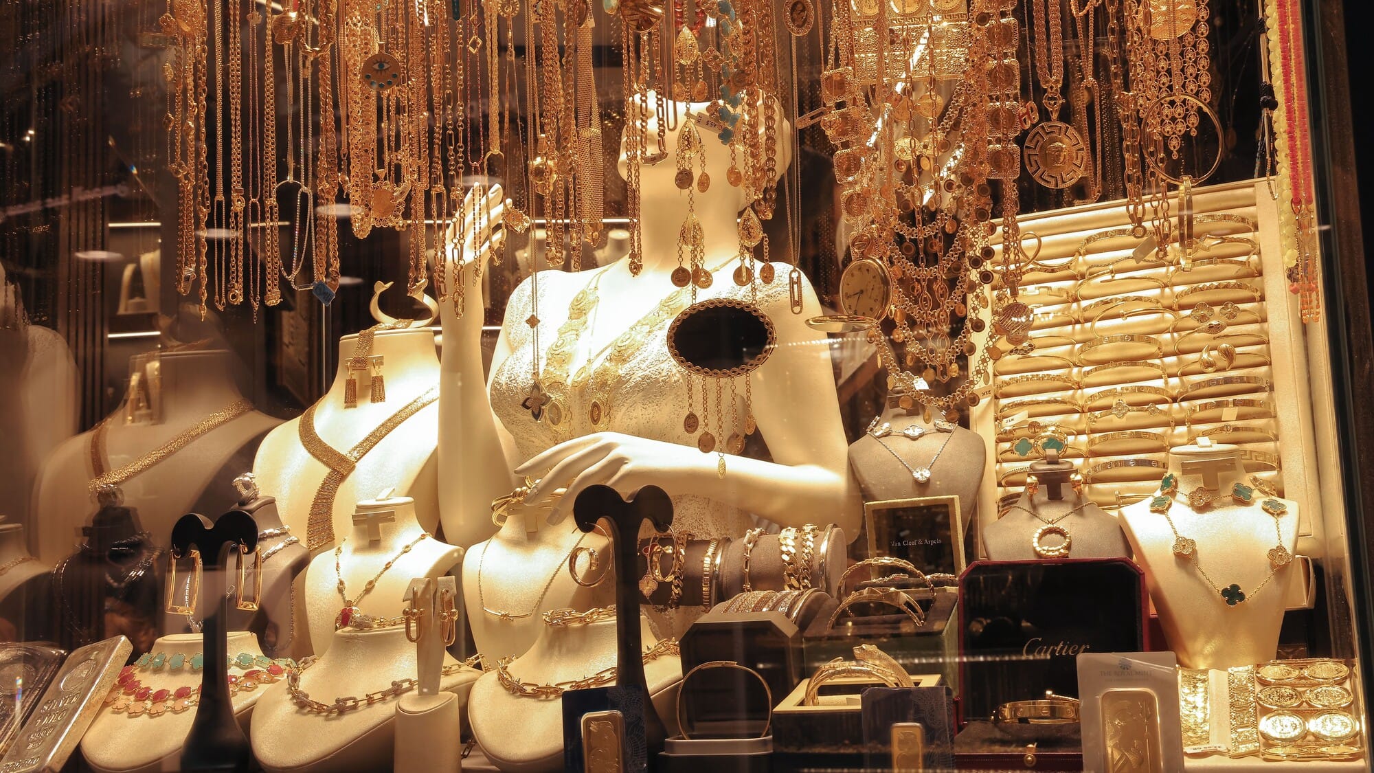 لەگەڵ کرانەوەی بۆرسە هەر ئۆنسەیەک زێڕ 71 دۆلاری چووەتەسەر