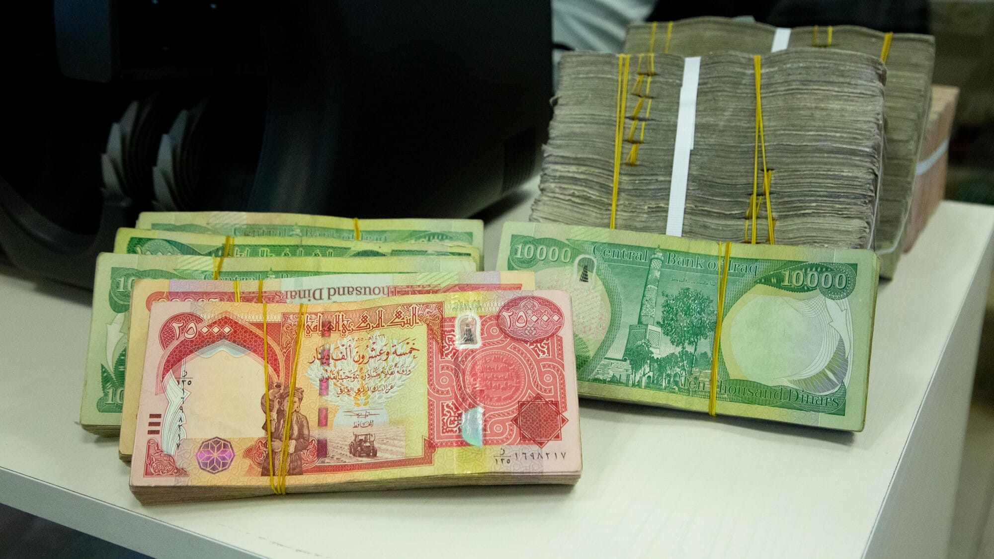 هۆکاری بەرزبوونەوەی بەهای دینار بەرامبەر بە دۆلار ئاشکرا دەکرێت