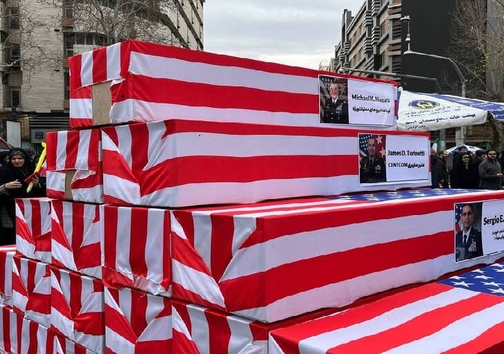 لە ئێران تابووتی فەرماندە سەربازییەکانی ئەمریکا نمایش دەکرێت