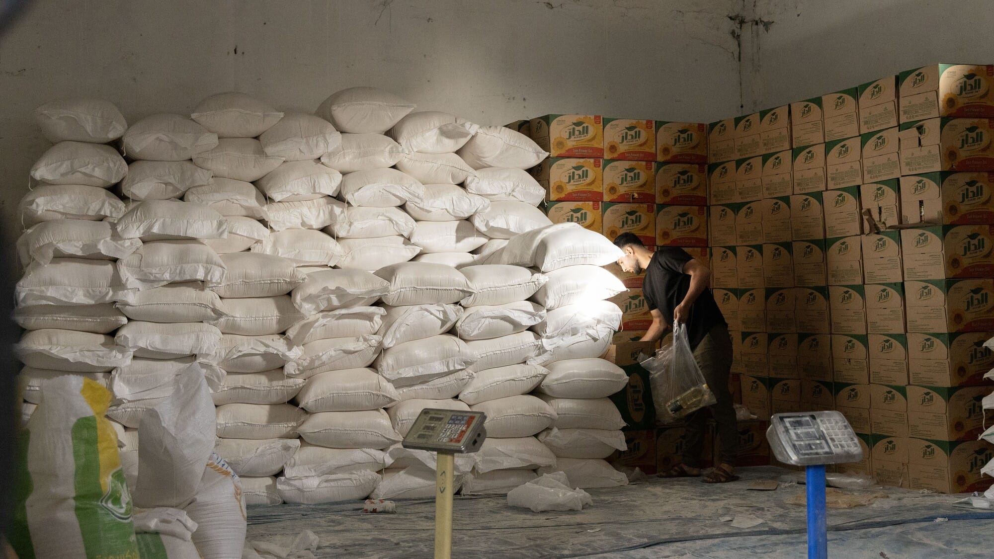 وەزارەتی بازرگانی: لە کۆگاکان بەشی دوو مانگ خۆراک بەردەستە و چاوەڕێی بڕیاری دابەشکردنین