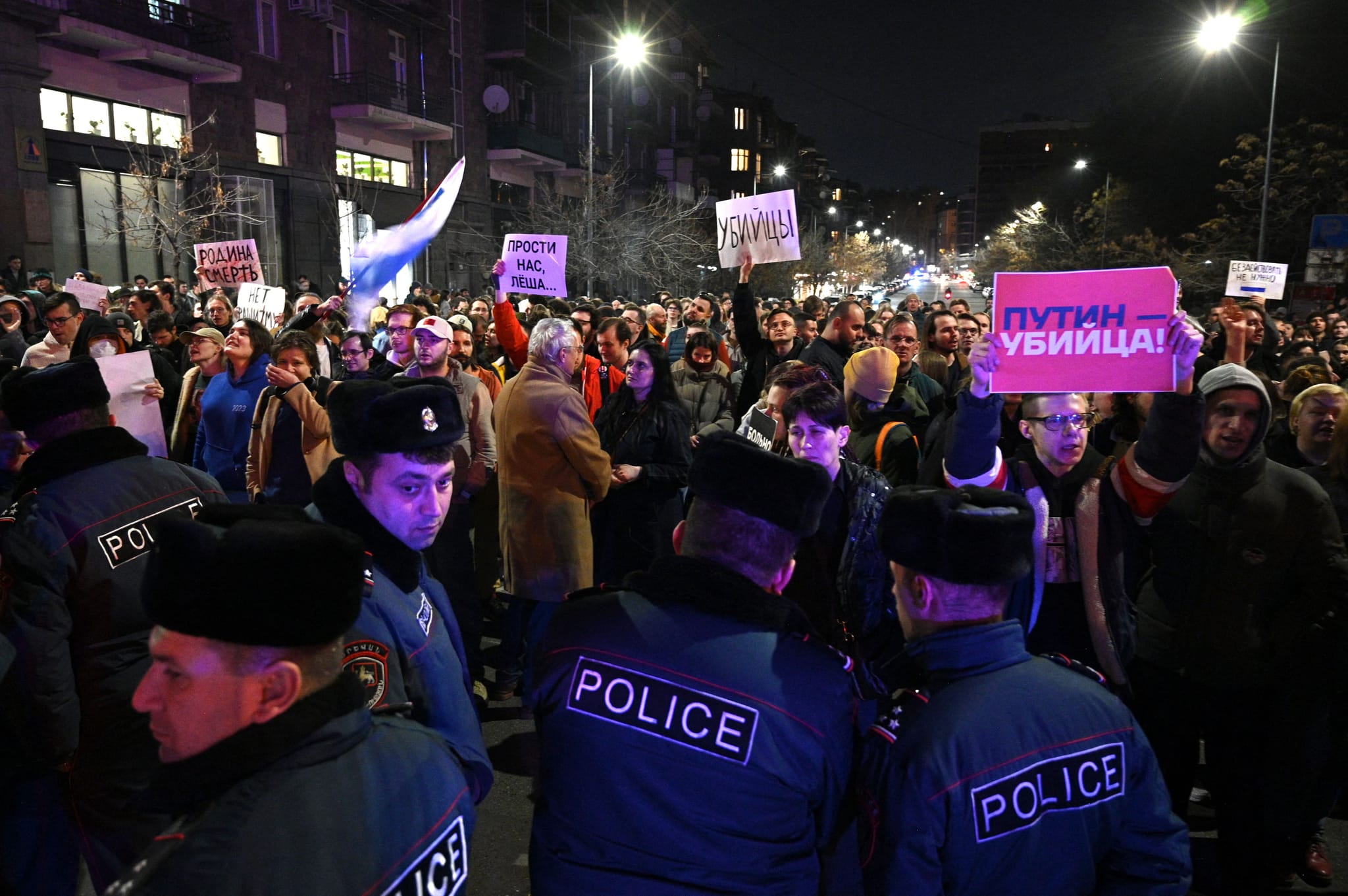 لە مۆسكۆ خۆپیشاندەران گومانی خۆیان لە مردنی ناڤالنی دەردەبڕن