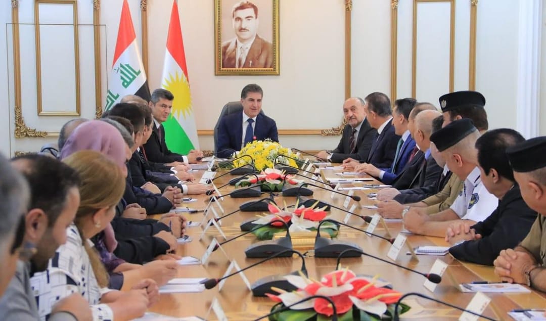 کۆبوونەوەی نێچیرڤان بارزانی لەگەڵ پارێزگار و بهرپرسانى يهكه كارگێڕييهكانى سنوورى پارێزگای دهۆک