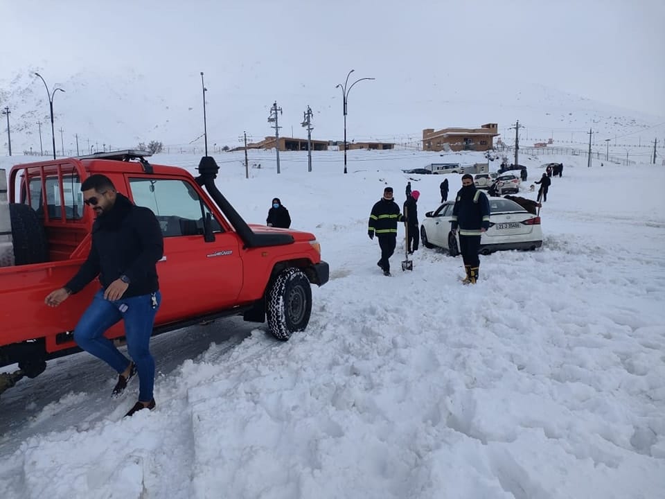 لە حاجی ئۆمەران پەنجا گەشتیار لەناو بەفر ڕزگار کران