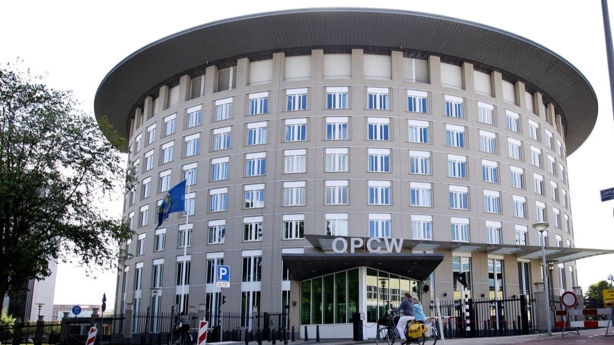 پشکنەرانی نێودەوڵەتی دەچنە کۆگاکانی چەکی کیمیایی سووریا