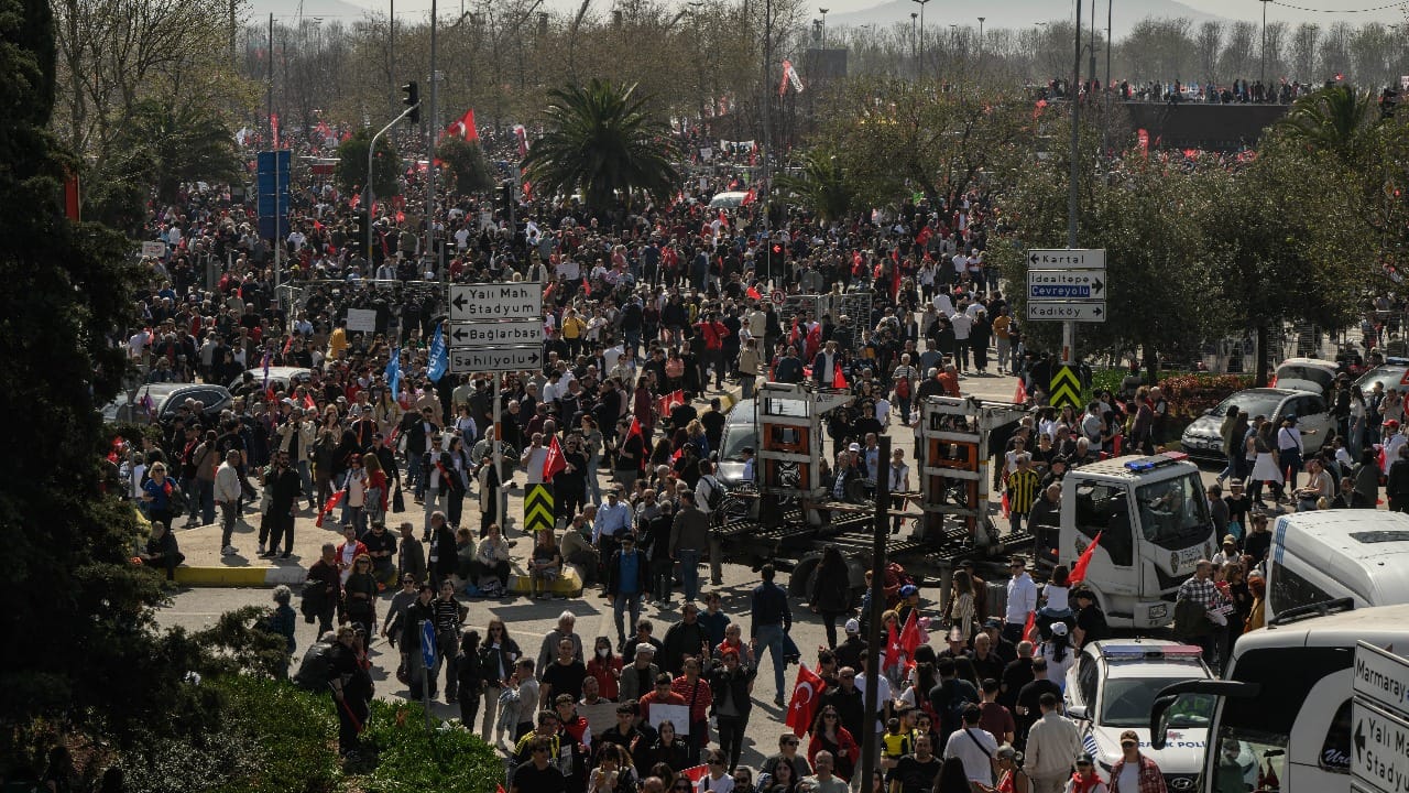 دەم پارتی ڕەتی دەکاتەوە بەشداری خۆپیشاندانەکان بکات و باخچەلی پێشوازی لێ دەکات