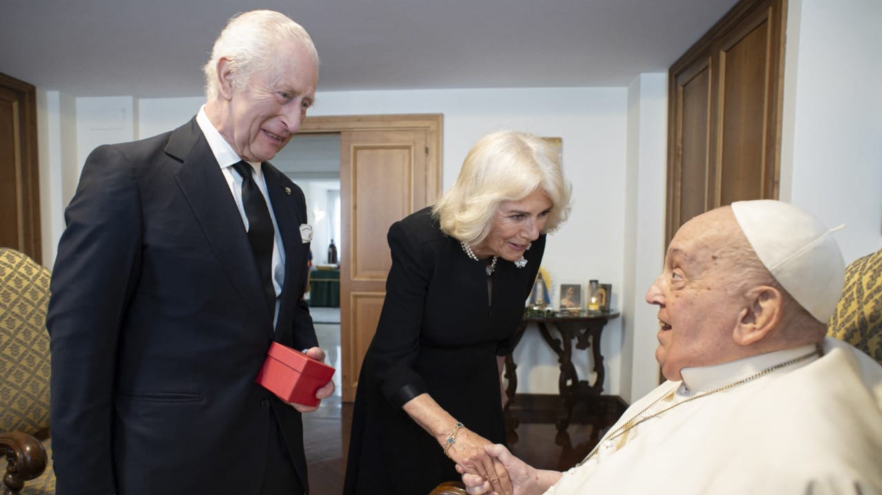 پاپا فڕانسیس لەگەڵ شای بەریتانیا کۆدەبێتەوە