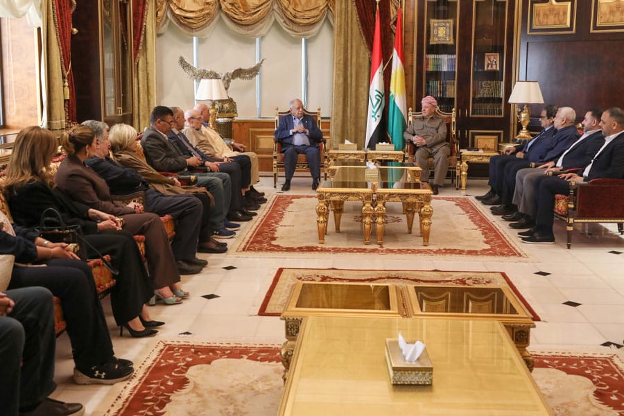 سەرۆک بارزانی لەگەڵ ژمارەیەک لە نووسەرانی عەرەب کۆدەبێتەوە