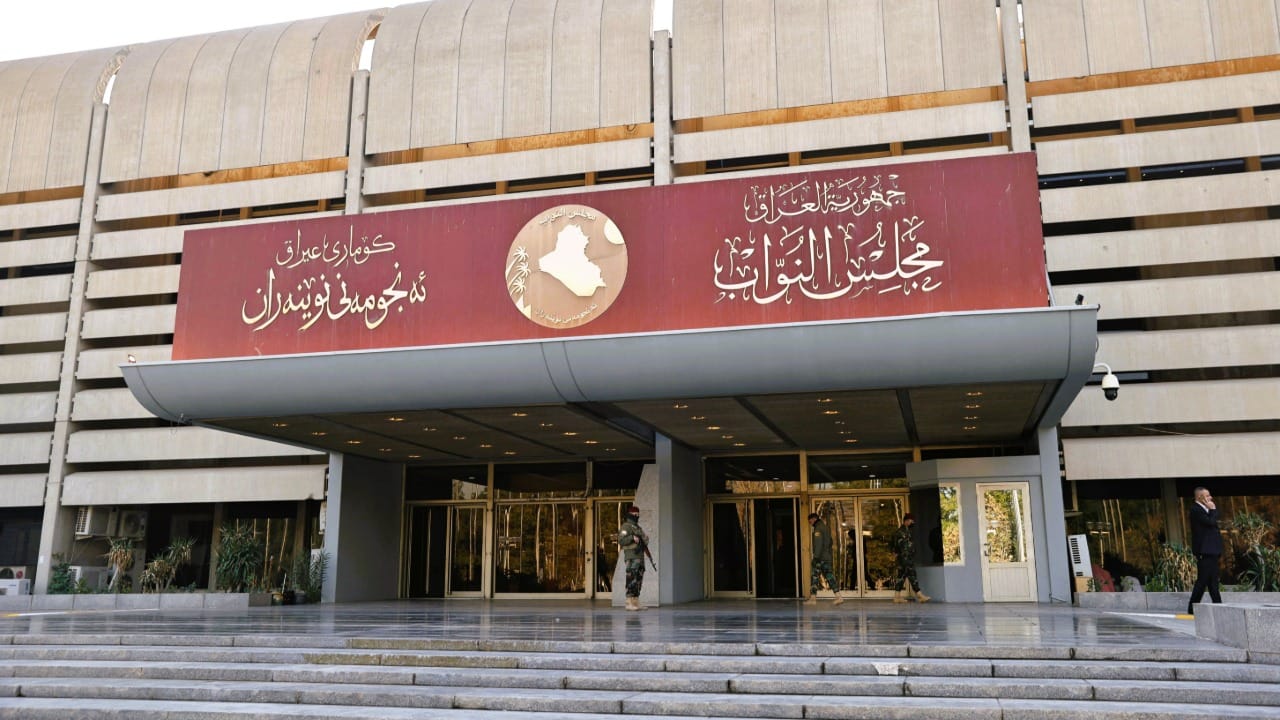 ژمارەیەک پەرلەمانتاری عێراق داوا دەکەن مووچەی بنەڕەتی فەرمانبەران دەستکاری بکرێت