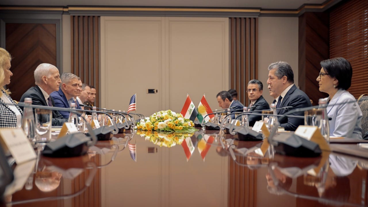 سەرۆکوەزیران مەسرور بارزانی پێشوازی لە شاندێکی کۆنگرێسی ئەمەریکا دەکات