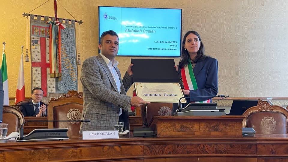 ئیتاڵیا ڕەگەزنامەی فەخریی بە ئۆجەلان دەبەخشێت