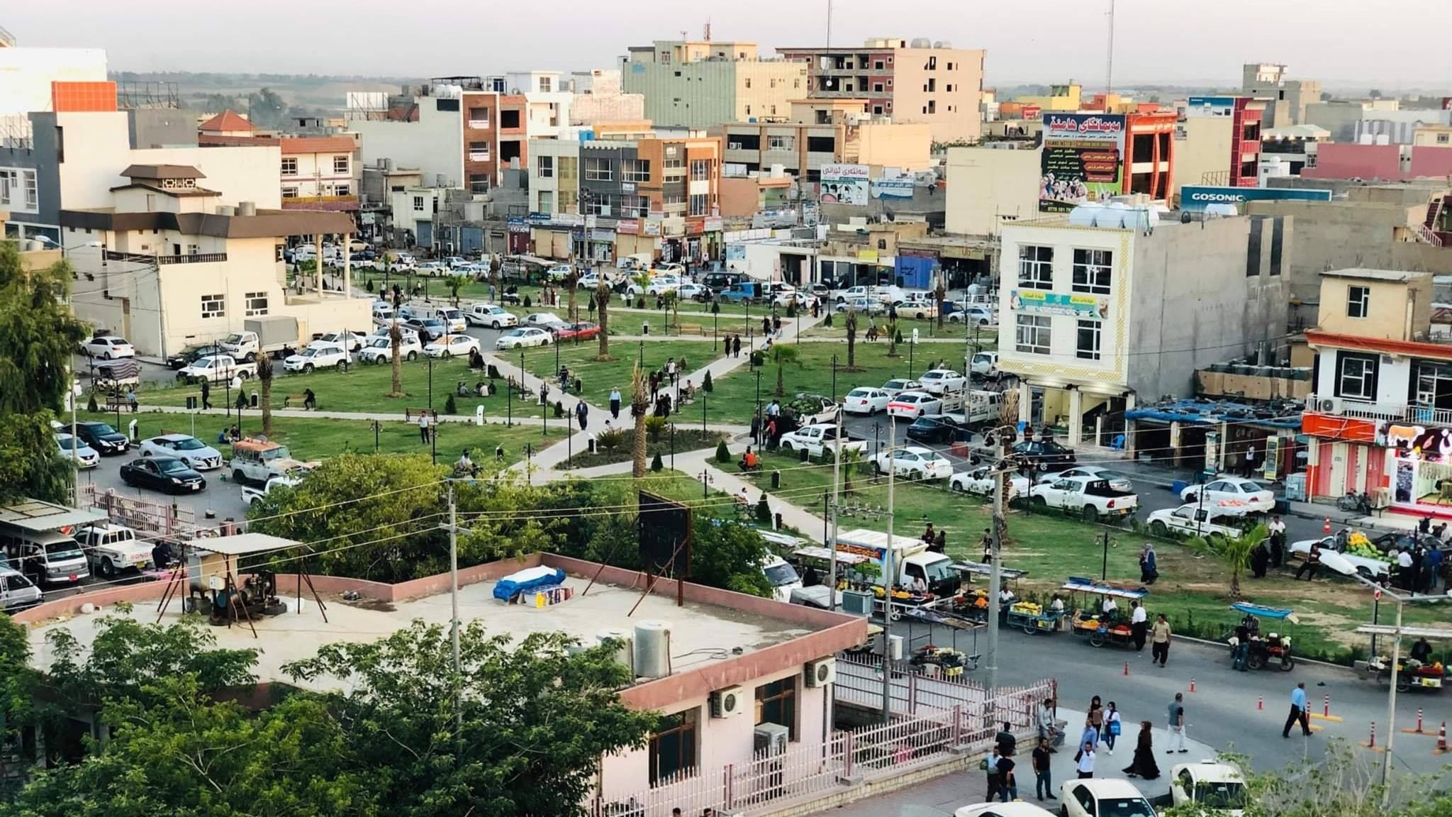 لە گەرمیان ڕاهێنەرێكی تۆپی پێ بە چەقۆ هێرش دەكاتە سەر سێ یاریزان