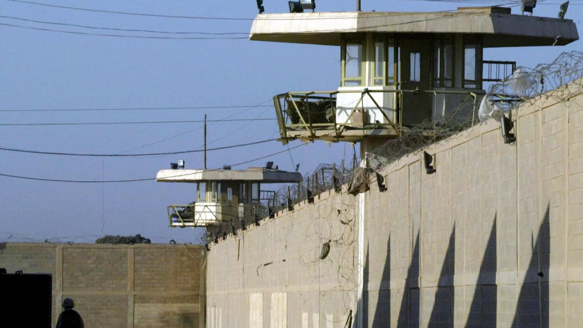 لە زیندانی تاجی لە بەغدا زیندانێک بە چەقۆ دەکوژرێت