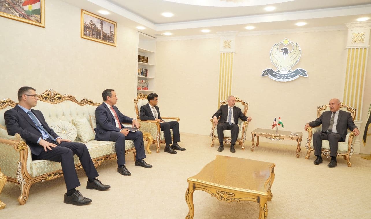 گەورە كۆمپانیاكانی ئەمریكا هەناردەكردنەوەی نەوت لەگەڵ وەزیری سامانە سروشتییەكان تاوتوێ دەكەن