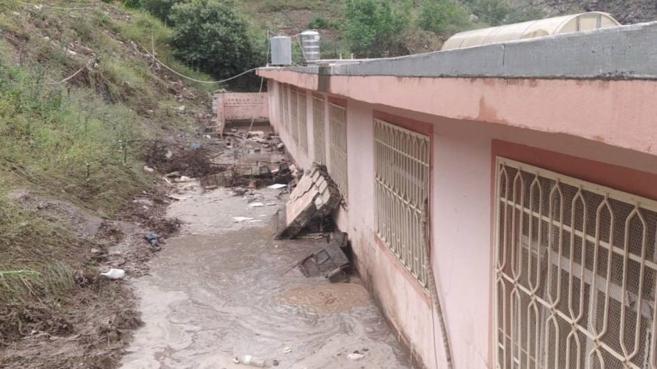 بارانی ئەمڕۆ زیانی بە قوتابخانەیەک و دەیان دۆنم زەوی چۆمان گەیاند