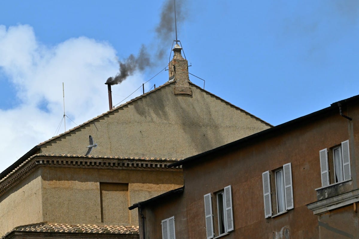 دەنگدان بۆ هەڵبژاردنی پاپا بەردەوام دەبێت