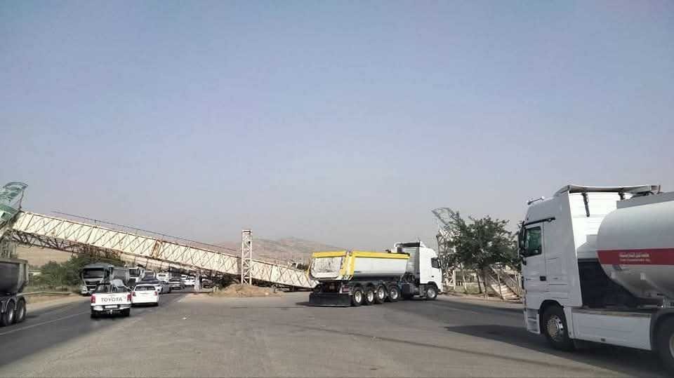 بارهەڵگرێك لەسنووری سلێمانی پردێك تێکدەشکێنێت