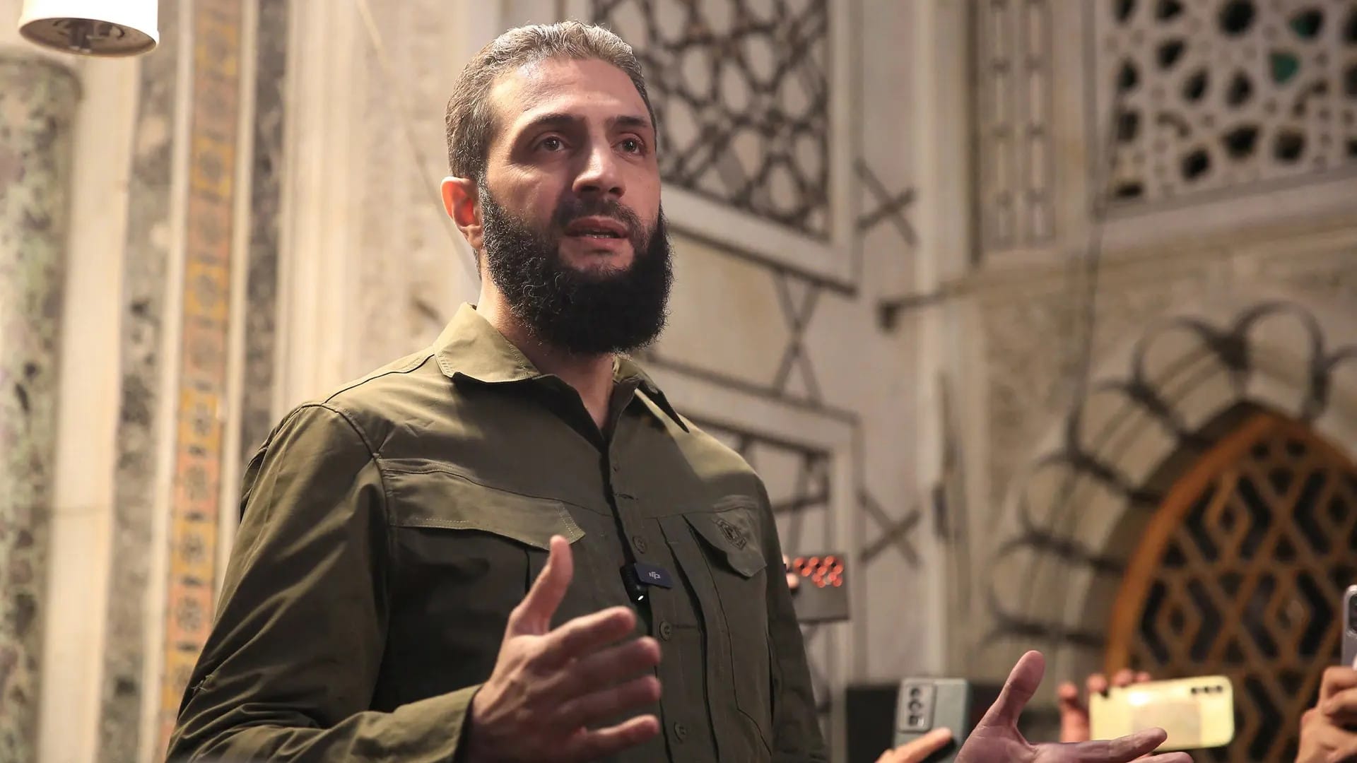 شەیبانی وەڵامی باڵیۆزی پێشووی ئەمریکا دەداتەوە سەبارەت بە "ئامادەکردن"ـی شەرع بۆ دەسەڵات