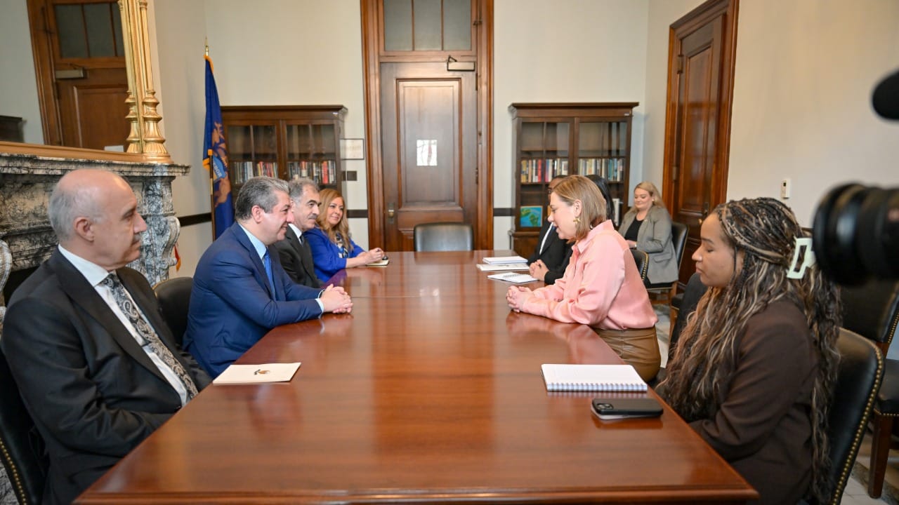 مەسرور بارزانی و سێناتۆرێكی ئەمریكی چاكسازییەكانی وەزارەتی پێشمەرگە تاوتوێ دەكەن