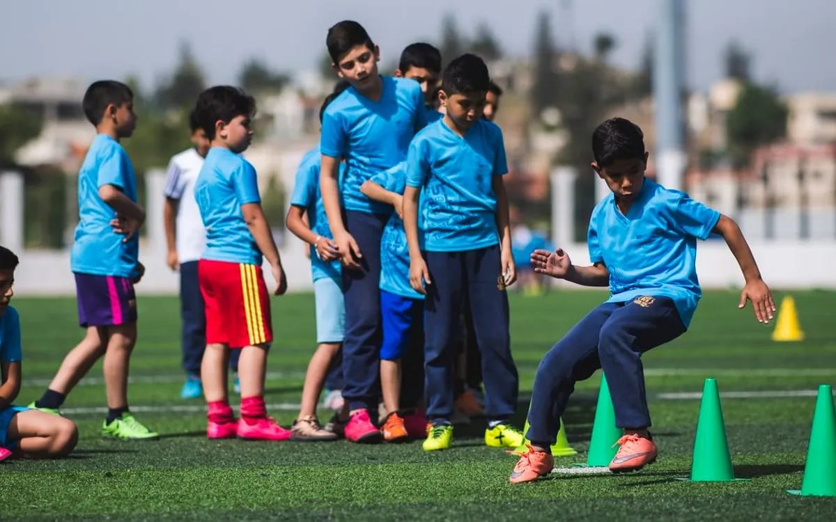 بەرشەلۆنە قوتابخانەی وەرزشی لە کوردستان دەکاتەوە