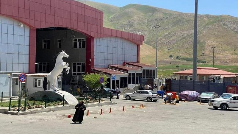 سەدان هاونیشتمانیی کورد لە دەروازەیەکی کوردستان گیر دەخۆن