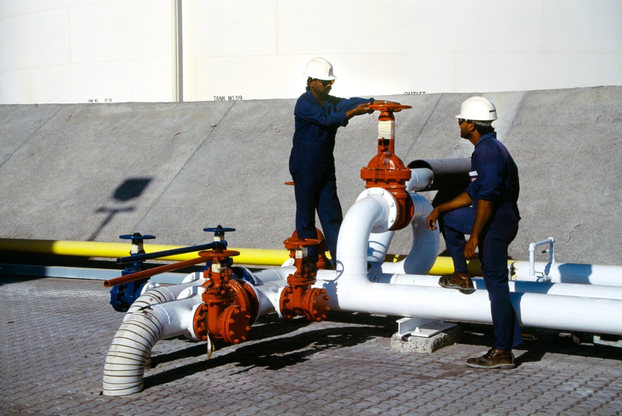 دابەزینی نرخی نەوت قەیرانەکانی عێراق زیاتر دەکات