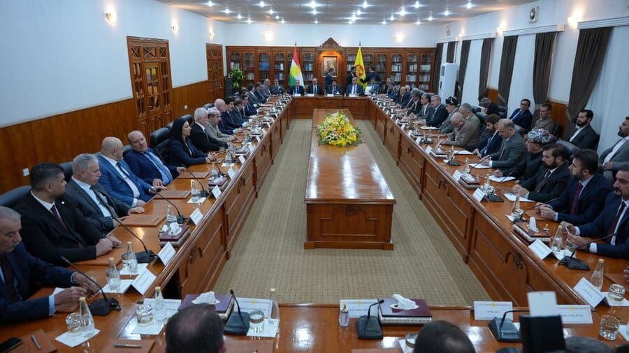 هەڵوێستی 43 حیزب لە کۆبوونەوەی پیرمام لەبارەی مووچە: گشت بژاردەکان کراوەن بەرامبەر بەغدا