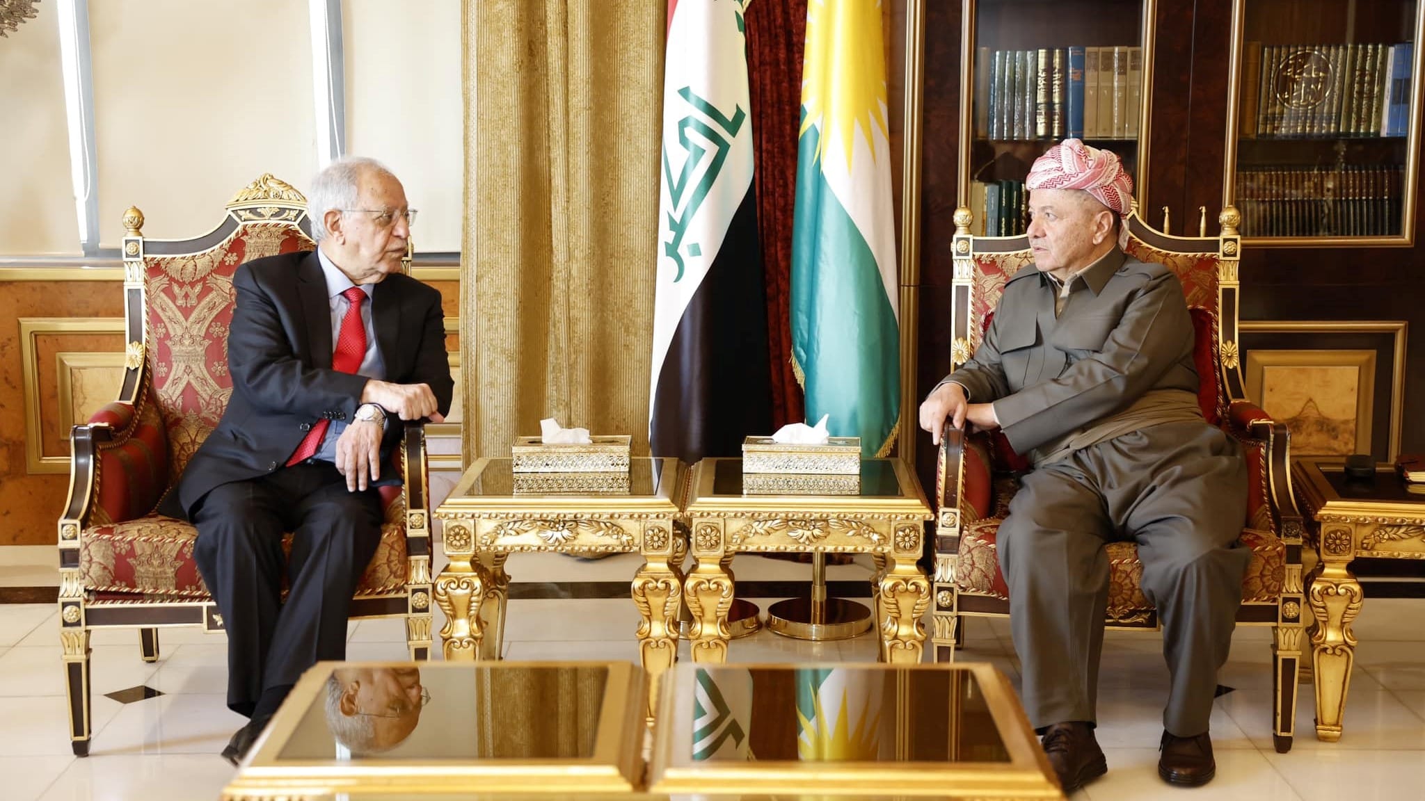 سەرۆک بارزانی پیرۆزبایی لە کەسایەتییەکی ناسراوی عێراقی دەکات