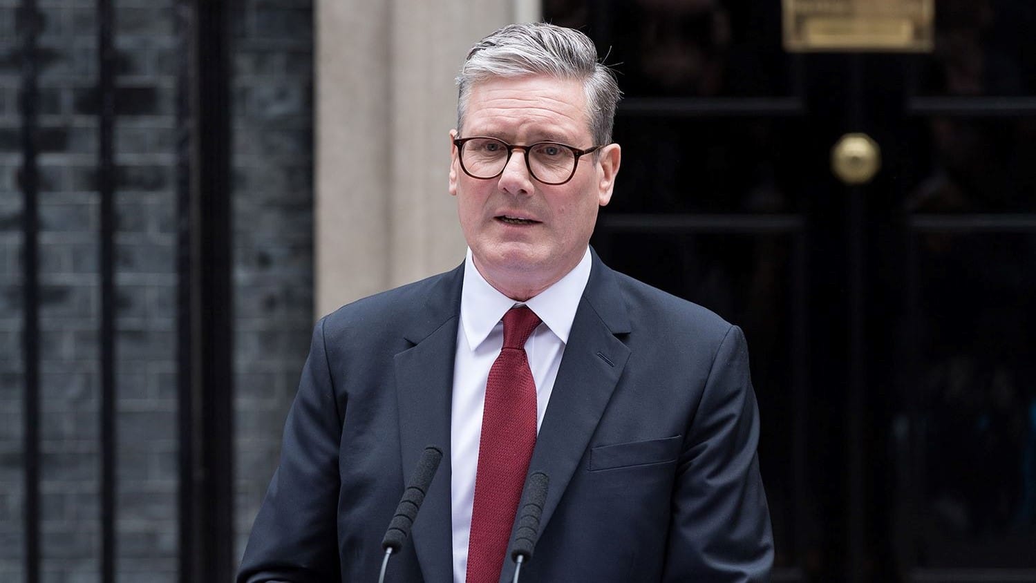 سەرۆکوەزیرانی بەریتانیا داوا لە سوپای وڵاتەکەی دەکات خۆیان بۆ جەنگ ئامادە بکەن