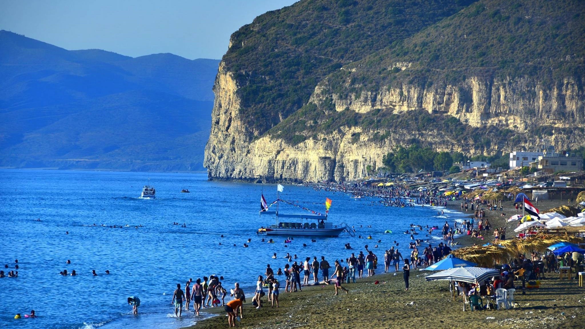 دەسەڵاتدارانی سووریا داوا لە ژنان دەکەن جلی بۆرکینی لەبەر بکەن