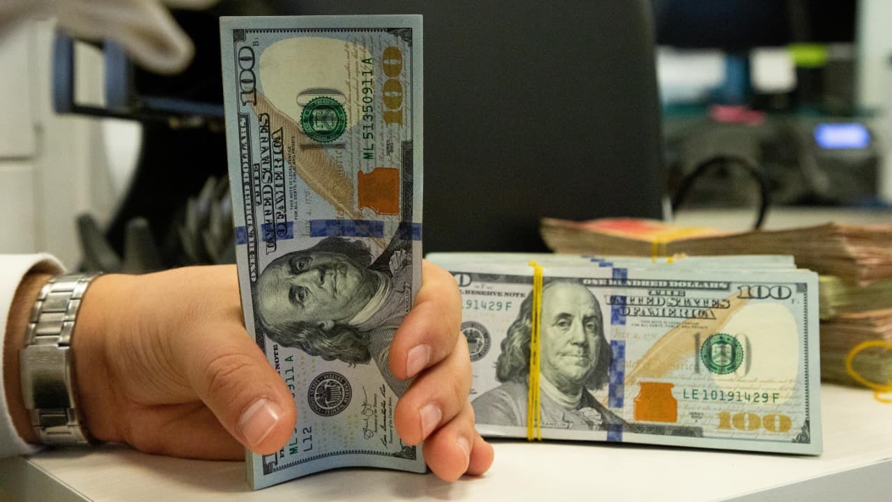 بەهای دیناری عێراقی بەرامبەر دۆلاری ئەمریکی دابەزی