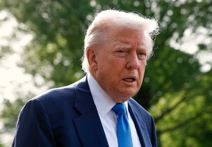 ترەمپ گەیشتەوە کۆشکی سپی و کۆبوونەوەیەکی گرنگی هەیە