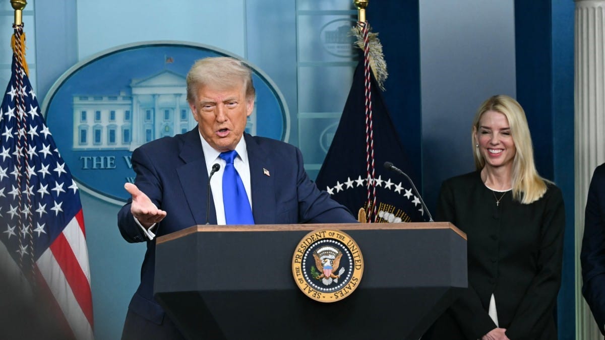 دۆناڵد ترەمپ هەڕەشەی زیادکردنی باجی گومرکی لە کەنەدا دەکات