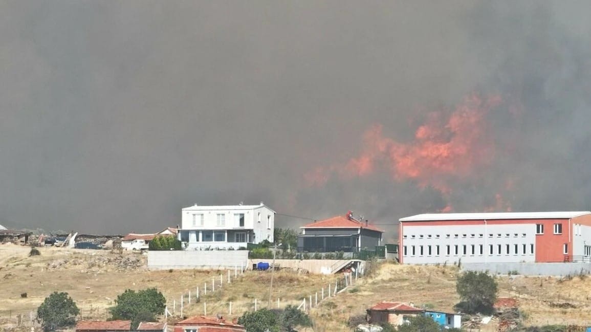 لە 67 ناوچەی دارستانی تورکیا ئاگر دەکەوێتەوە