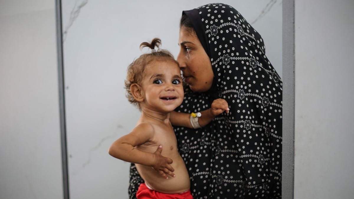 ڕۆژنامەیەکی بەریتانی: بەهۆی کەمی شیرەوە منداڵانی ساوا لە کەرتی غەززە ڕووبەڕووی مردن دەبنەوە