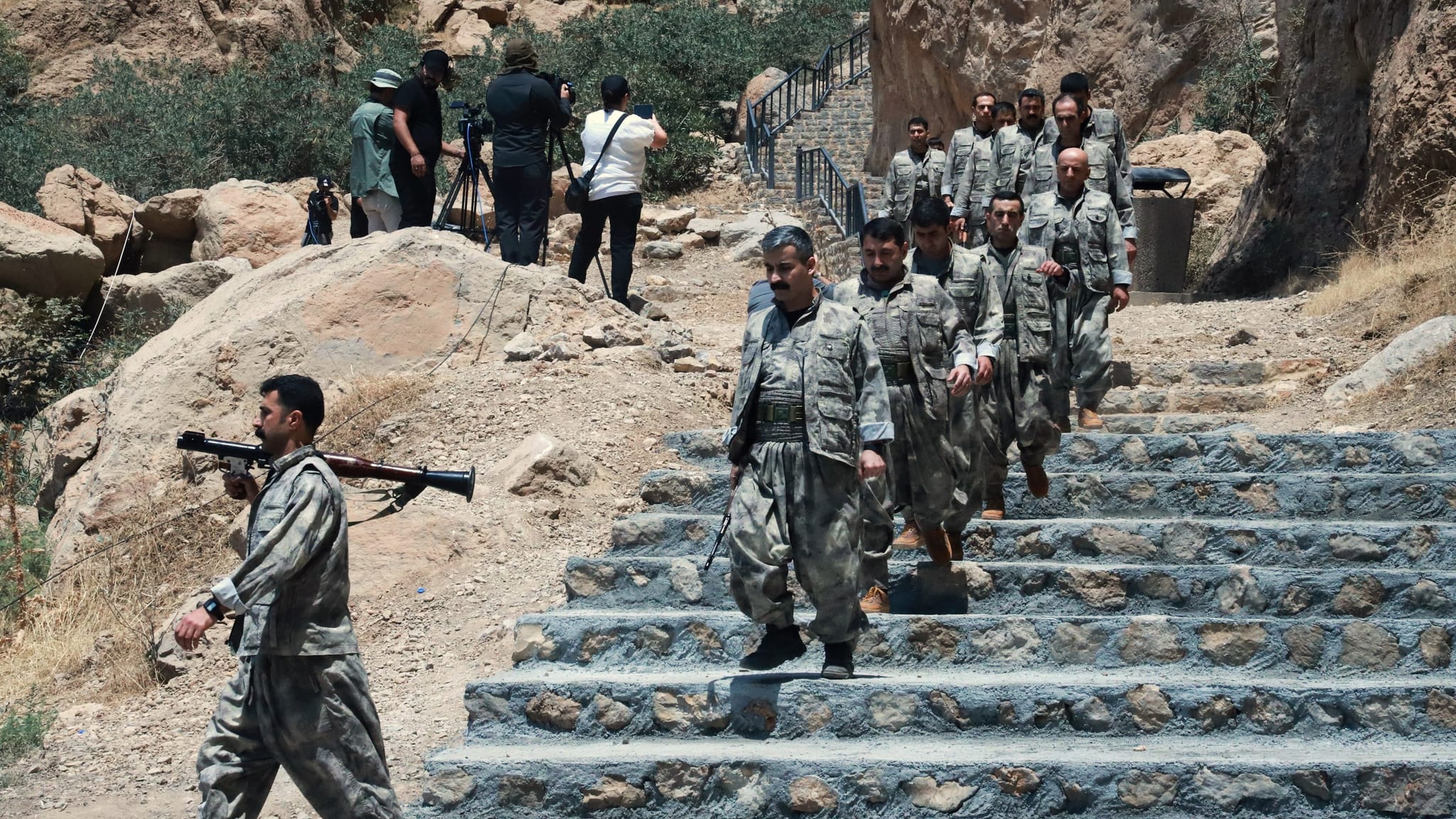 فەرماندەیەکی سەربازی داوا دەکات چەکدانانی پەکەکە شنگالیش بگرێتەوە