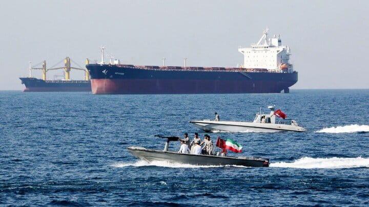 ئێران دەست بەسەر کەشتییەکی پڕ سووتەمەنیدا دەگرێت