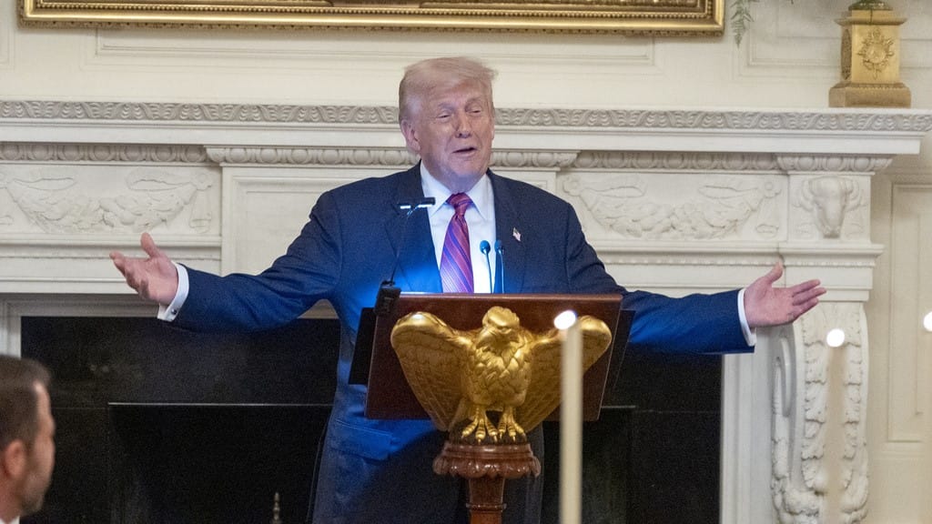 کۆشکی سپی دەستکەوتەکانی ترەمپ لەماوەی خولی دووەمی سەرۆکایەتی بڵاو دەکاتەوە