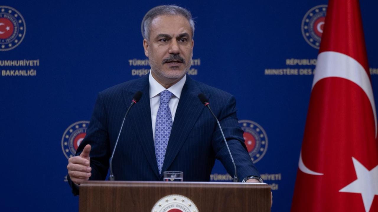 تورکیا هەڕەشە لە گرووپە چەکدارەکانی سووریا دەکات