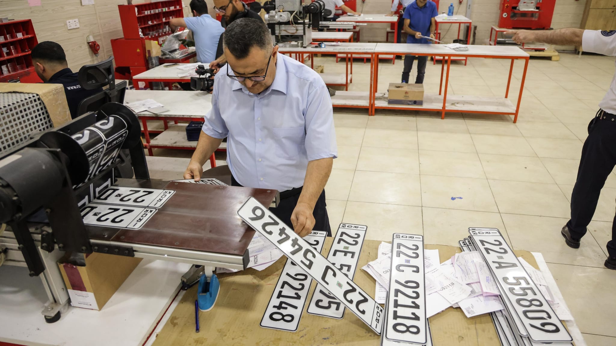 تابلۆی ئۆتۆمبێلی میری گۆڕانکاری بەسەر دادێت