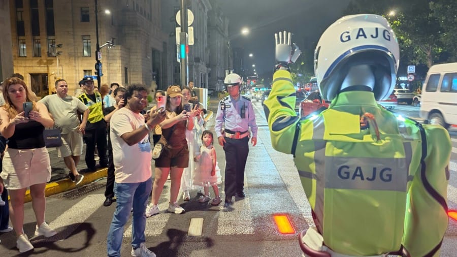 چین ڕۆبۆت دەکاتە پۆلیسی هاتووچۆ