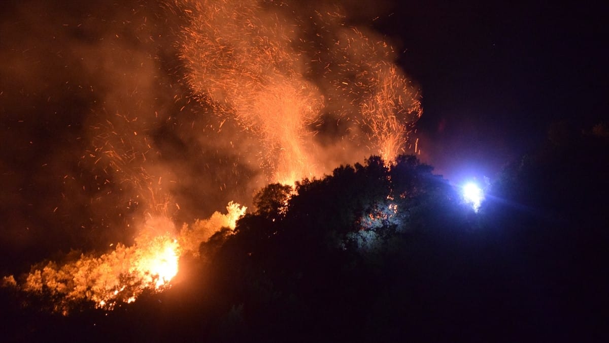 ئاگر لە ناوەندی چوارەم گەورەترین شاری تورکیا نزیک دەبێتەوە