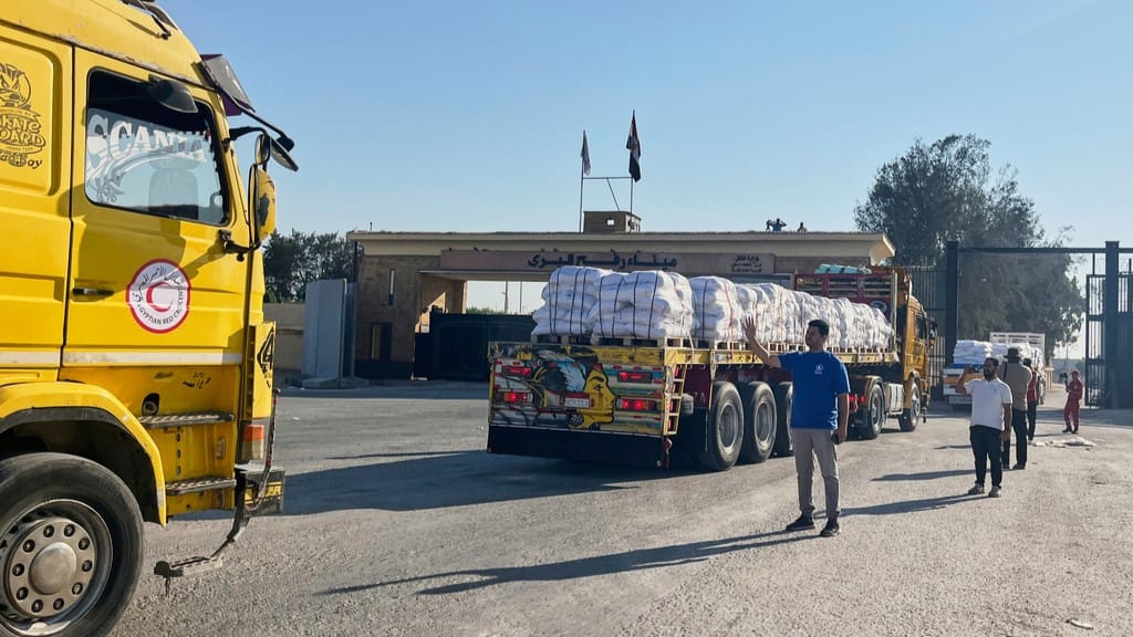 نزیکەی 400 بارهەڵگر هاوکاریی مرۆیی گەیشتوونەتە ناو غەززە