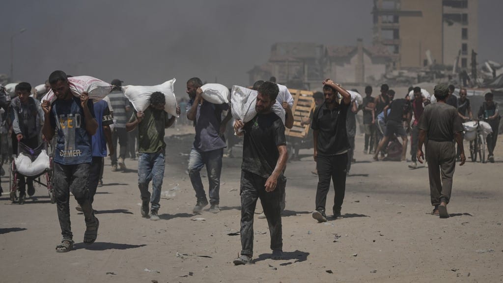 ترەمپ وادەی کردنەوەی ناوەندی خۆراک لە غەززە ئاشکرا دەکات