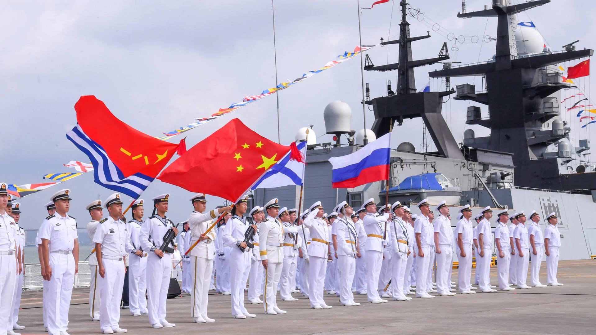 ڕووسیا و چین لە دەریای ژاپۆن مانۆڕی سەربازیی هاوبەش ئەنجام دەدەن