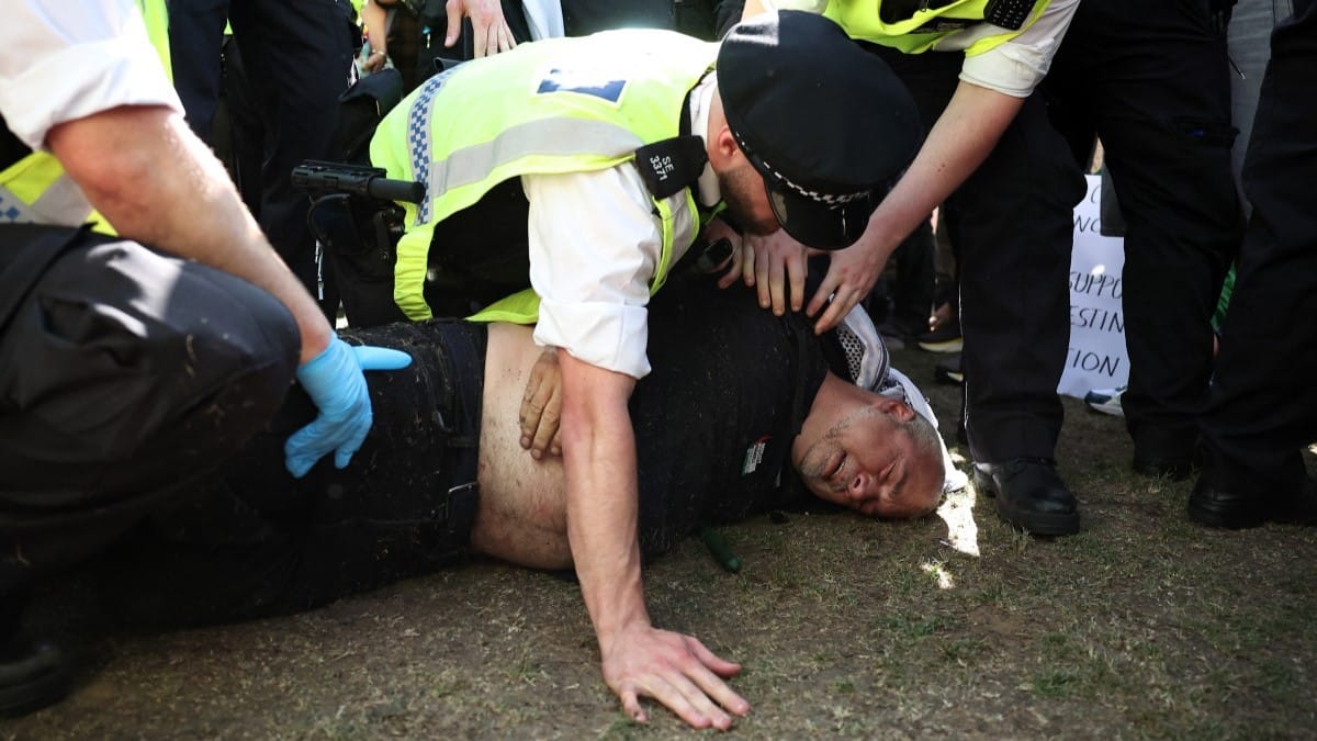 لە بەریتانیا زیاتر لە 300 کەس بەهۆی پشتیوانی لە گرووپی "فەڵەستین ئەکشن" دەستگیرکران