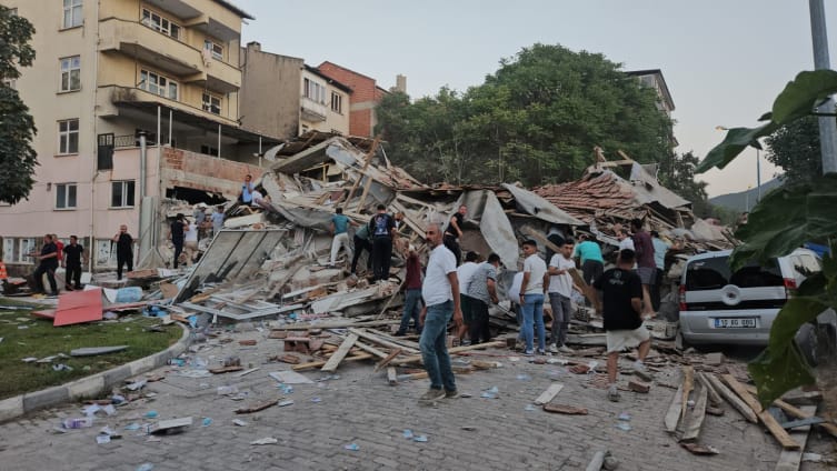 بومەلەرزەیەک بە گوڕی 6.1 پلە تورکیای هەژاند