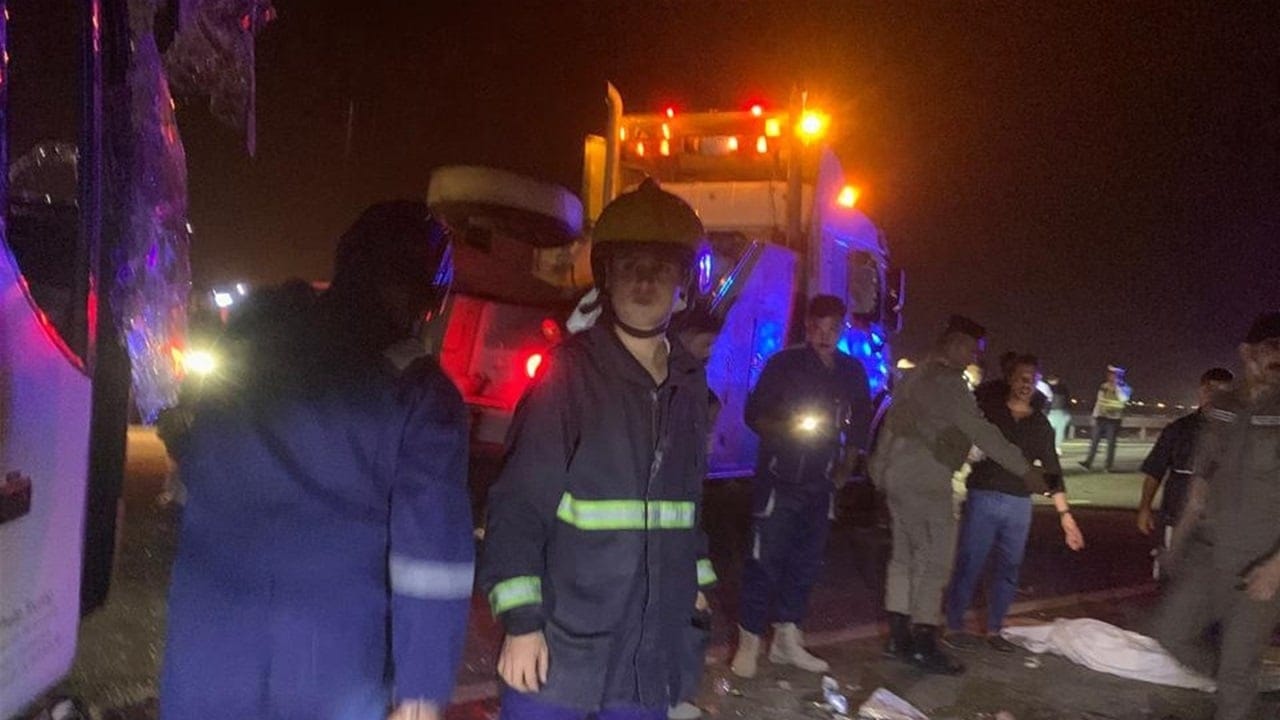 پاسێکی زیارەتکاران وەرگەڕا و حەوت کەس گیانیان لەدەستدا