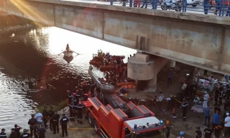 لە جەزائیر پاسێک دەکەوێتە ناو دۆڵێک 18 کەس گیان لەدەستدەدەن