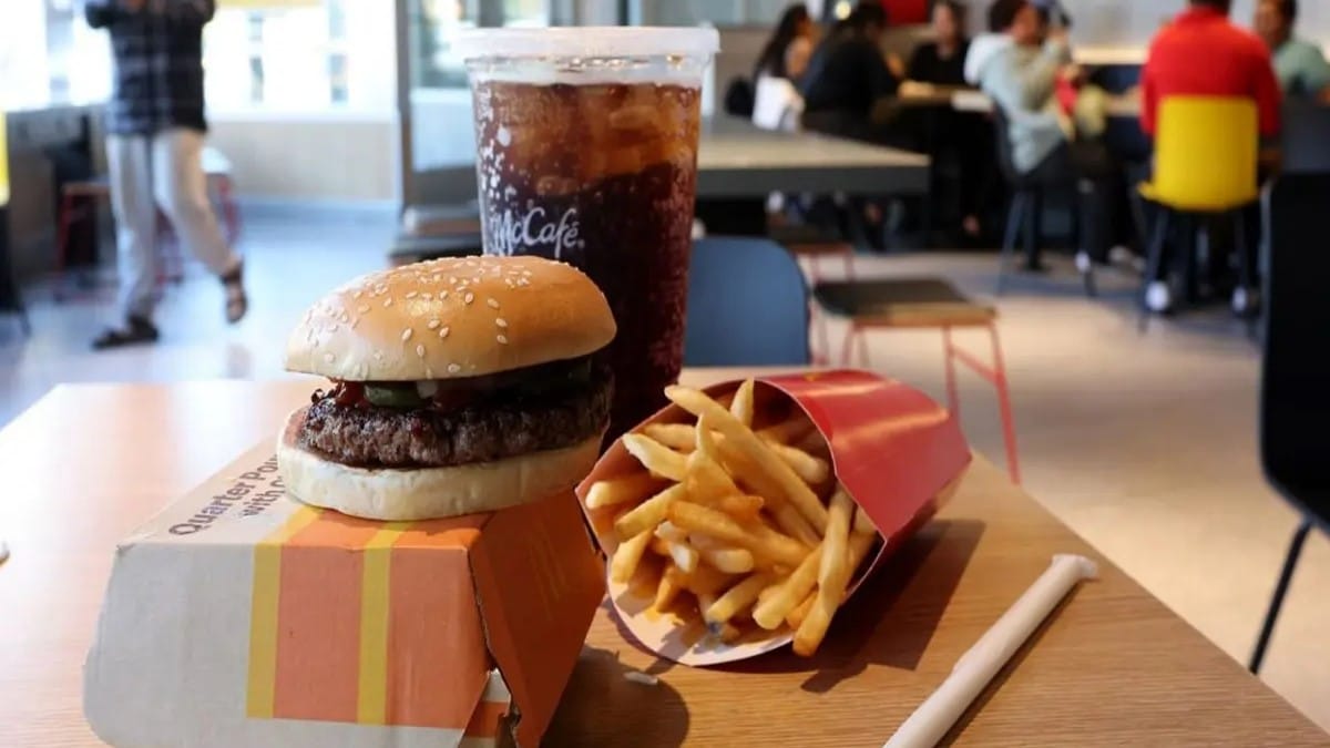 هەمبەرگرێک نرخەکەی 150 دۆلارە لە تاران؛ هەرا دەنێتەوە